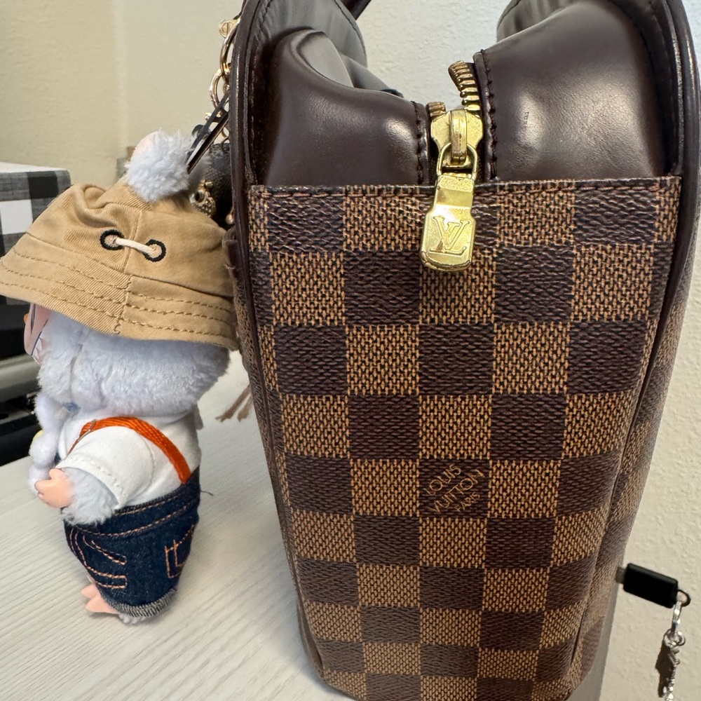 Louis Vuitton Damier Ebene Handbag - Picture 3 of 12